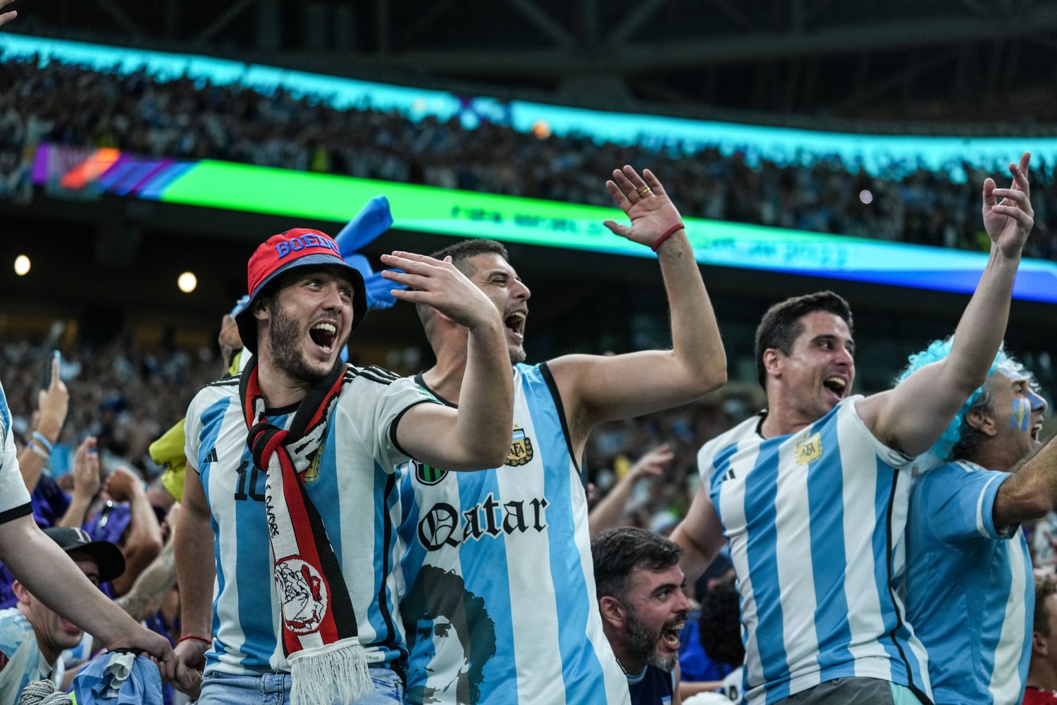 FIFA lo vuelve a hacer, obliga a hinchas argentinos a pagar hotel 5 estrellas